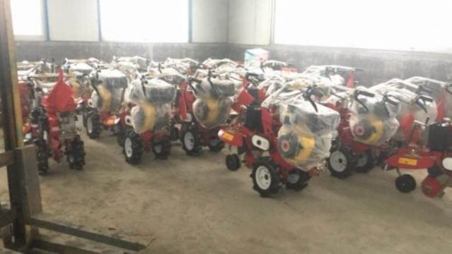 點擊查看詳細信息<br>標題：開溝機　 閱讀次數(shù)：1825