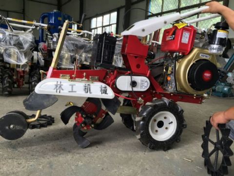 點擊查看詳細信息<br>標題：開溝機 閱讀次數(shù)：2084