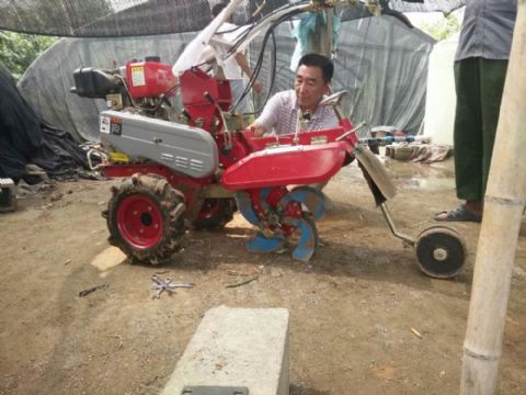 點擊查看詳細信息<br>標題：開溝機 閱讀次數(shù)：1907